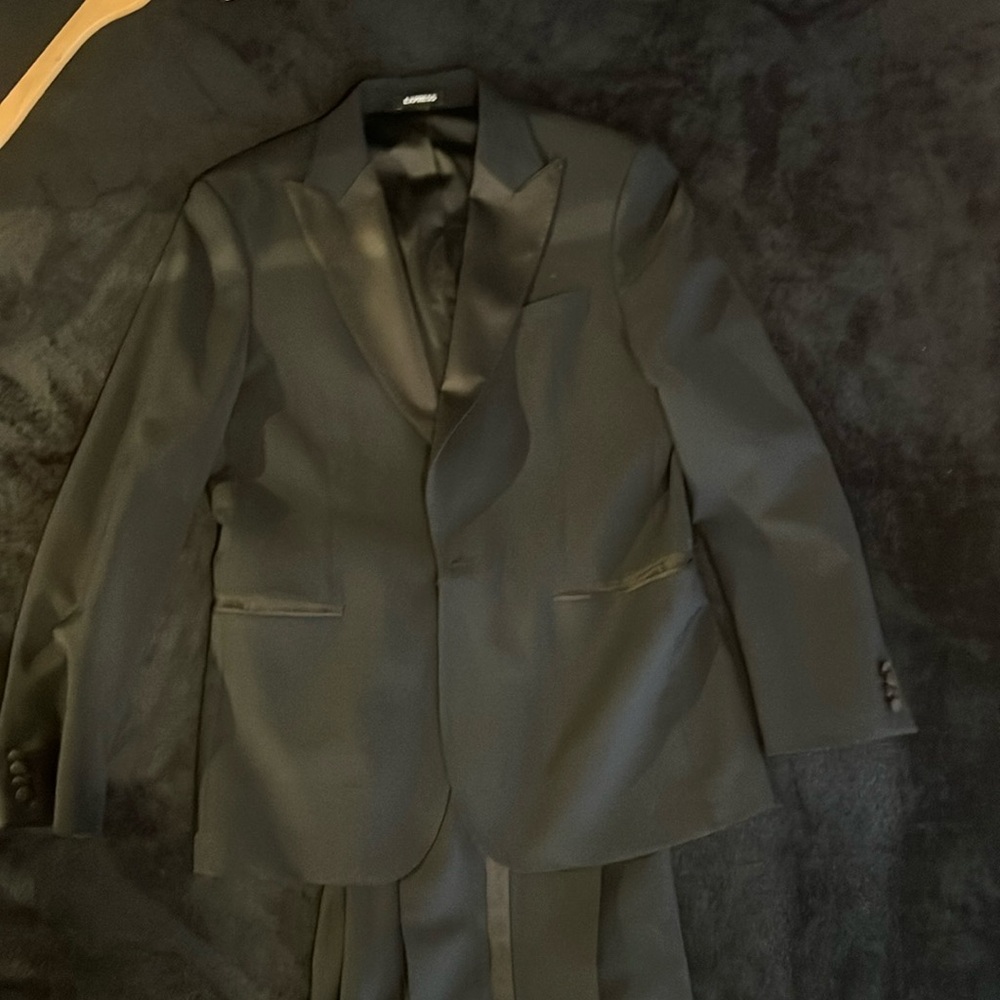 Express tuxedo suit with pants
Blazer is a 38R
pants are 30x32
Extra Slim - Picture 1 of 4